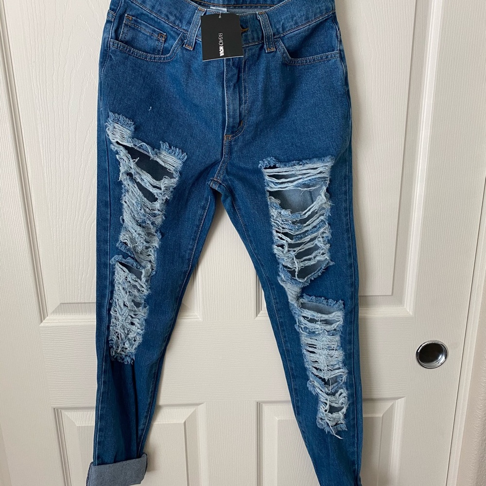 Distressed boyfriend jeans